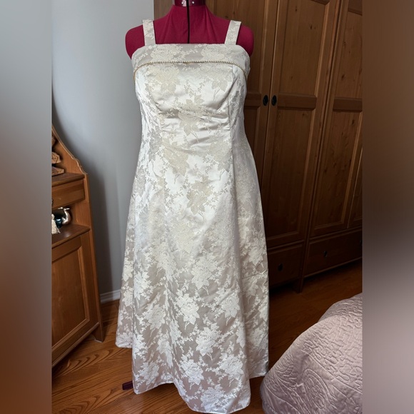 Evening/wedding dress - Picture 1 of 5